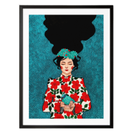 poster-01-bilderrahmen-huelya-frau-mit-kleinem-vogel-in-den-haenden-removebg-preview-1